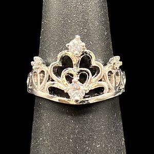 Crown Ring Womans Size 6 White Heart Round Cubic Zirconia Silver Tone Love